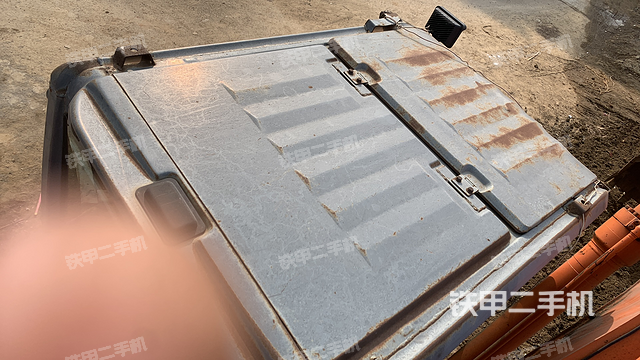 驾驶室顶部（整机外观）