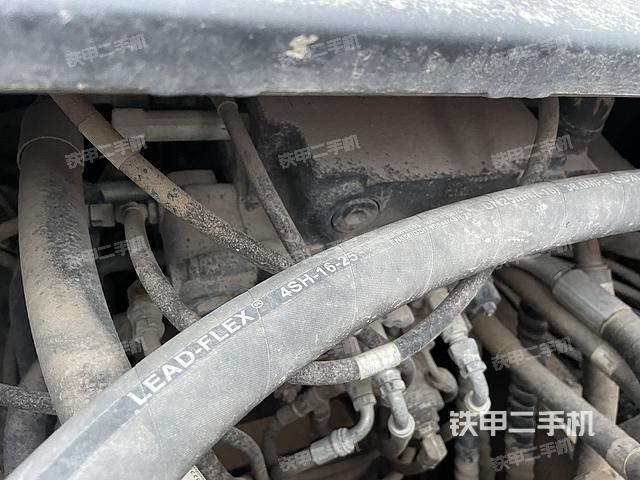 回转马达和主控阀（整机外观）