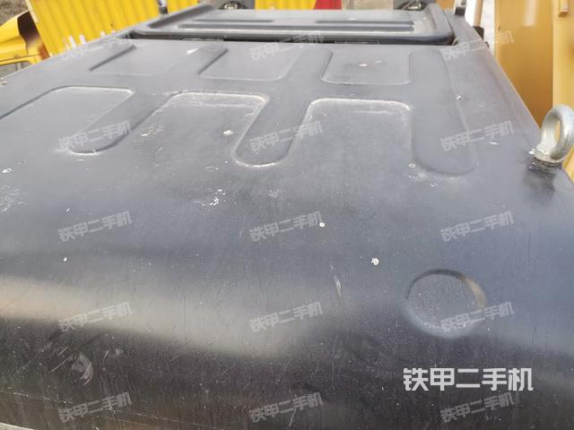 驾驶室顶部（整机外观）