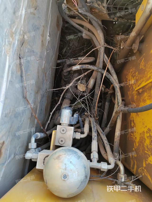 回转马达和主控阀（整机外观）