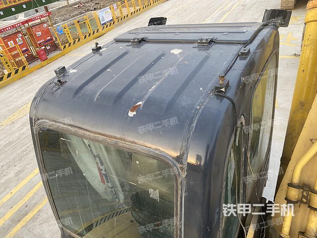 驾驶室顶部（整机外观）