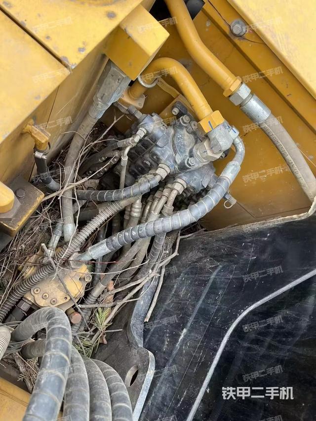 回转马达和主控阀（整机外观）