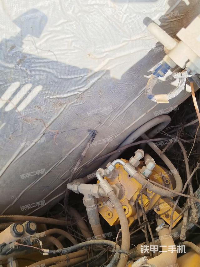 回转马达和主控阀（整机外观）