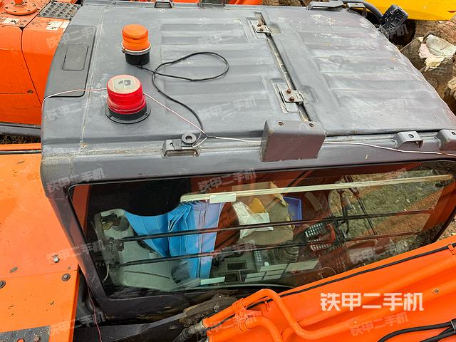 驾驶室顶部（整机外观）