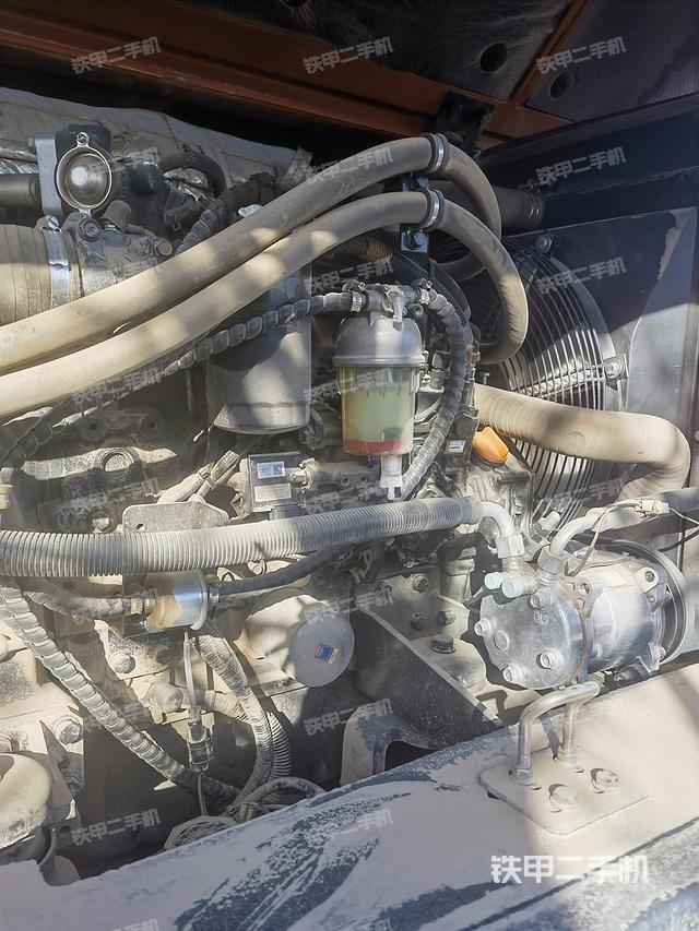 回转马达和主控阀（整机外观）