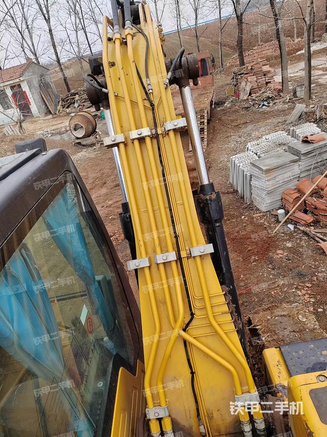 驾驶室顶部（整机外观）