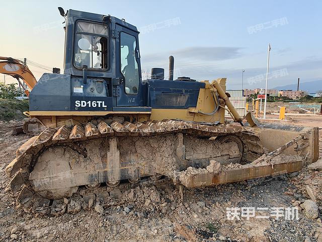 整机右侧（设备外观及核心部件）