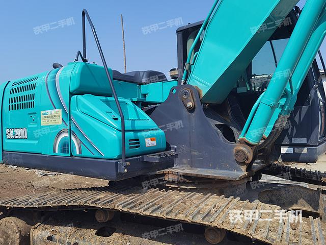 驾驶室顶部（整机外观）