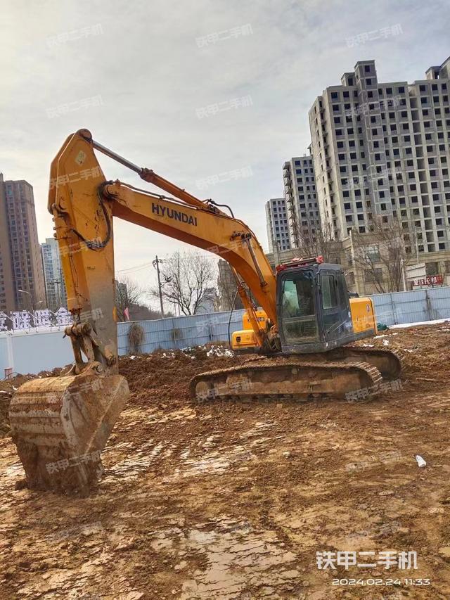 现代R225LC-7挖掘机