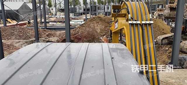 驾驶室顶部（整机外观）