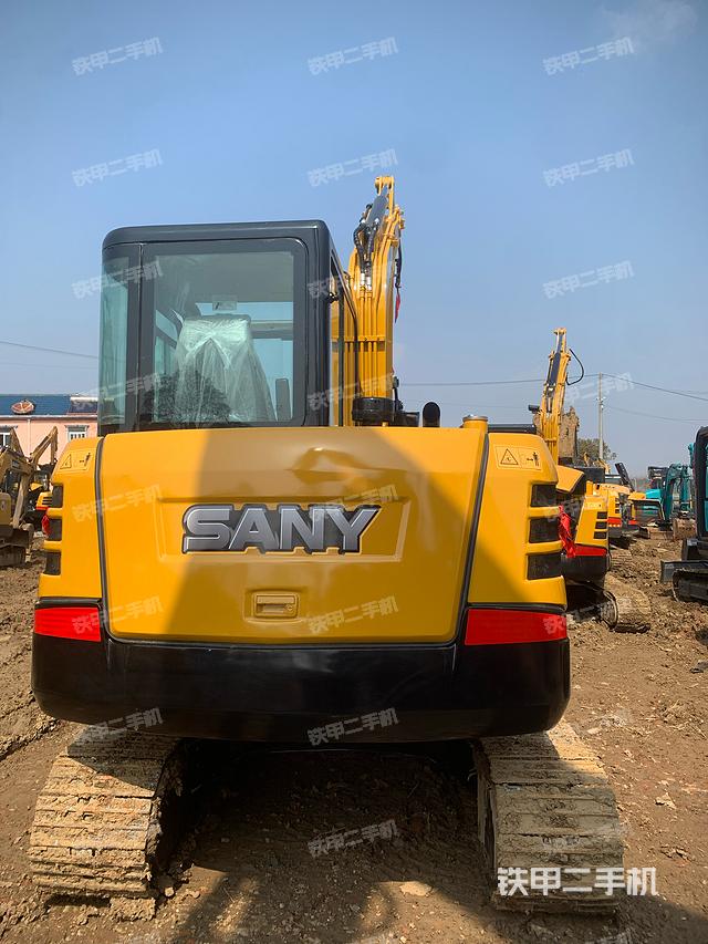 驾驶室顶部（整机外观）