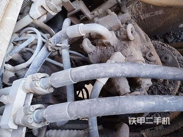 回转马达和主控阀（整机外观）