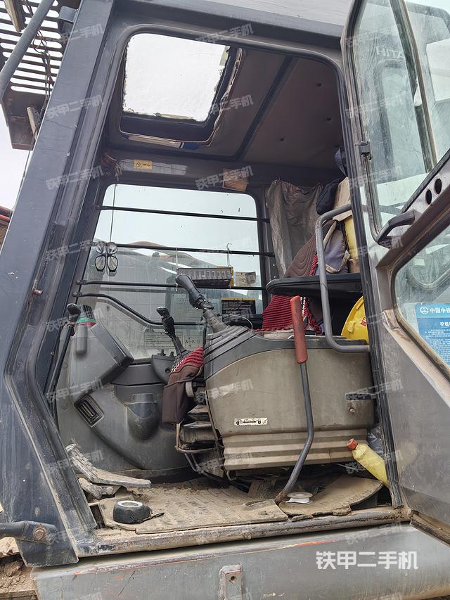 整机右侧（设备外观及核心部件）