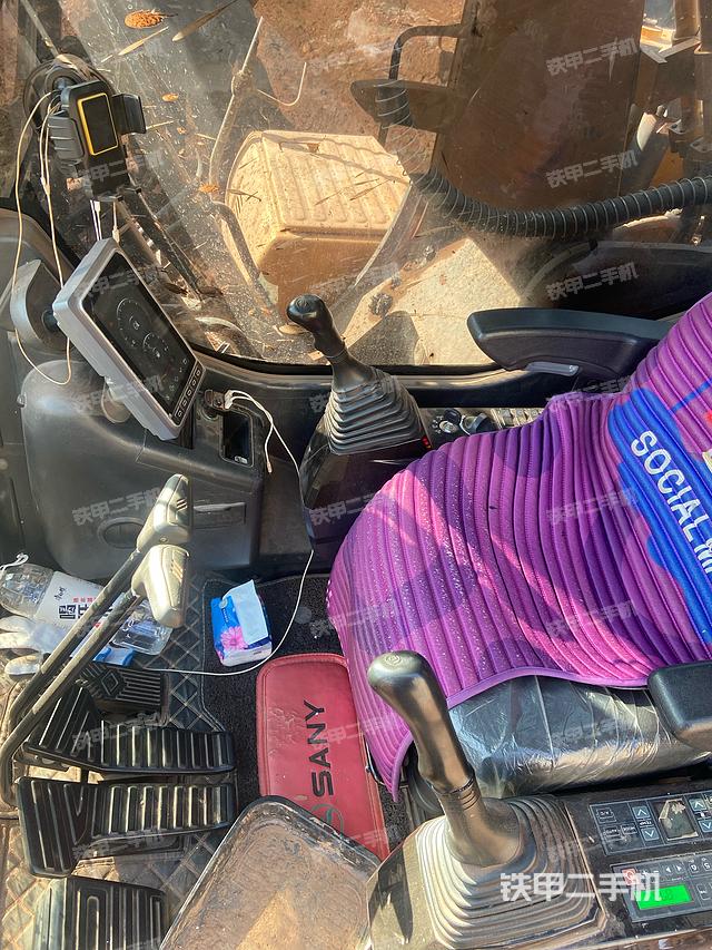 驾驶室顶部（整机外观）