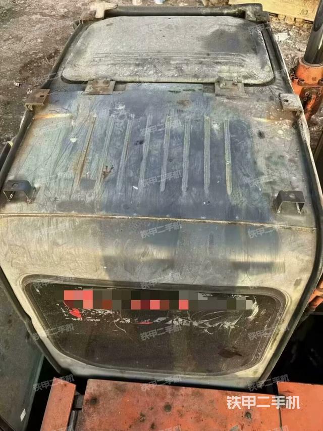 驾驶室顶部（整机外观）