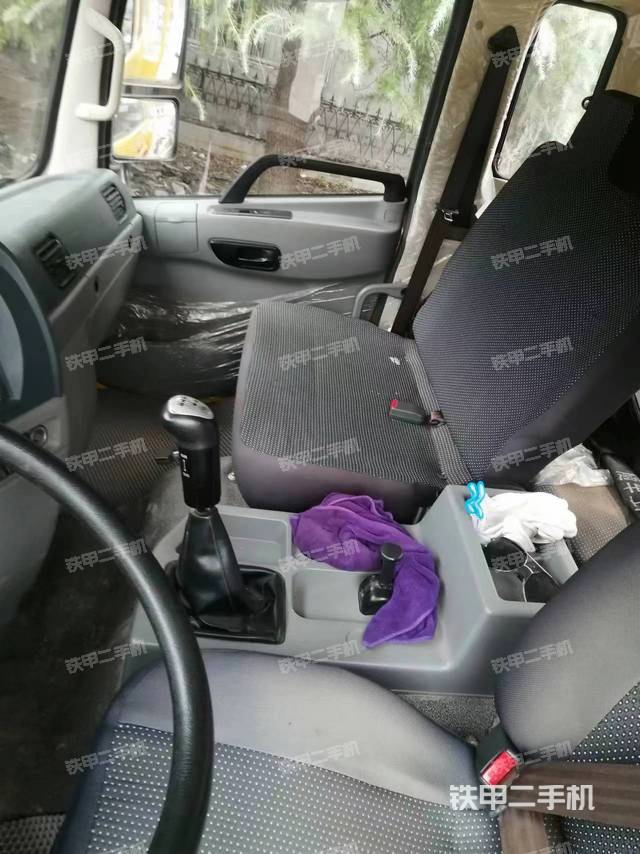 驾驶室操作台（设备外观及核心部件）