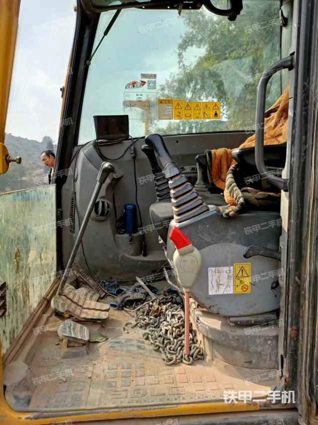 驾驶室整体（整机外观）