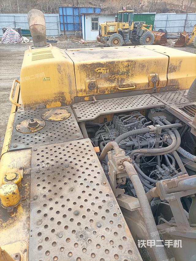 回转马达和主控阀（整机外观）