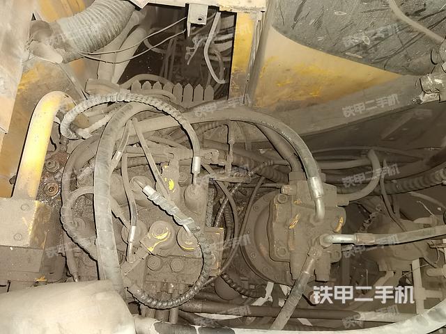 回转马达和主控阀（整机外观）