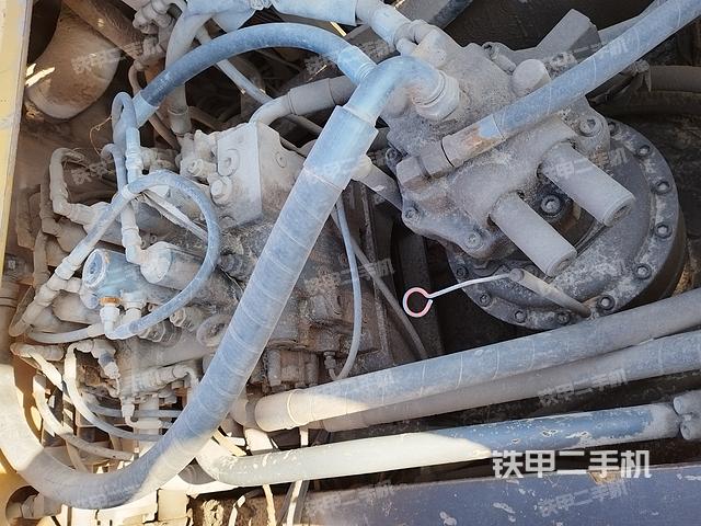 回转马达和主控阀（整机外观）