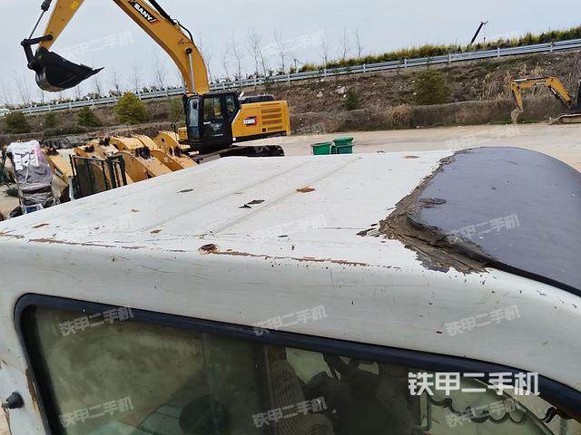 驾驶室顶部（整机外观）