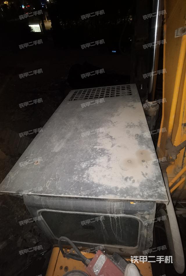 驾驶室顶部（整机外观）