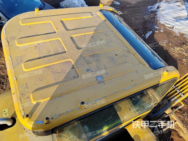 驾驶室顶部（整机外观）