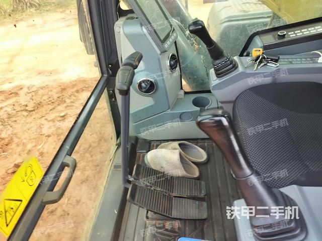 驾驶室整体（整机外观）