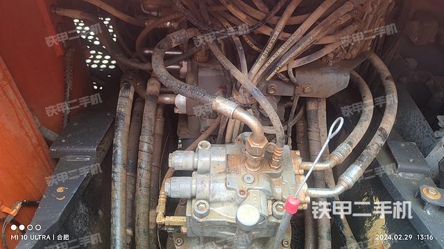 回转马达和主控阀（整机外观）