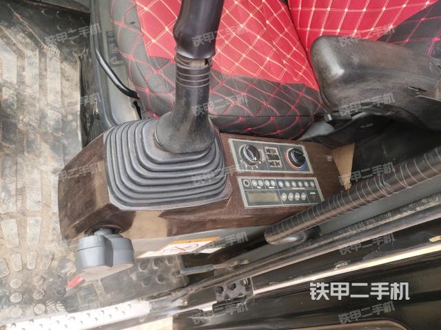 座椅左侧控制台/音响/含左手柄（驾驶室部分）