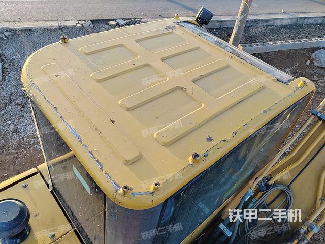 驾驶室顶部（整机外观）