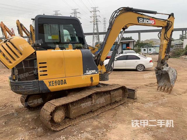 驾驶室顶部（整机外观）