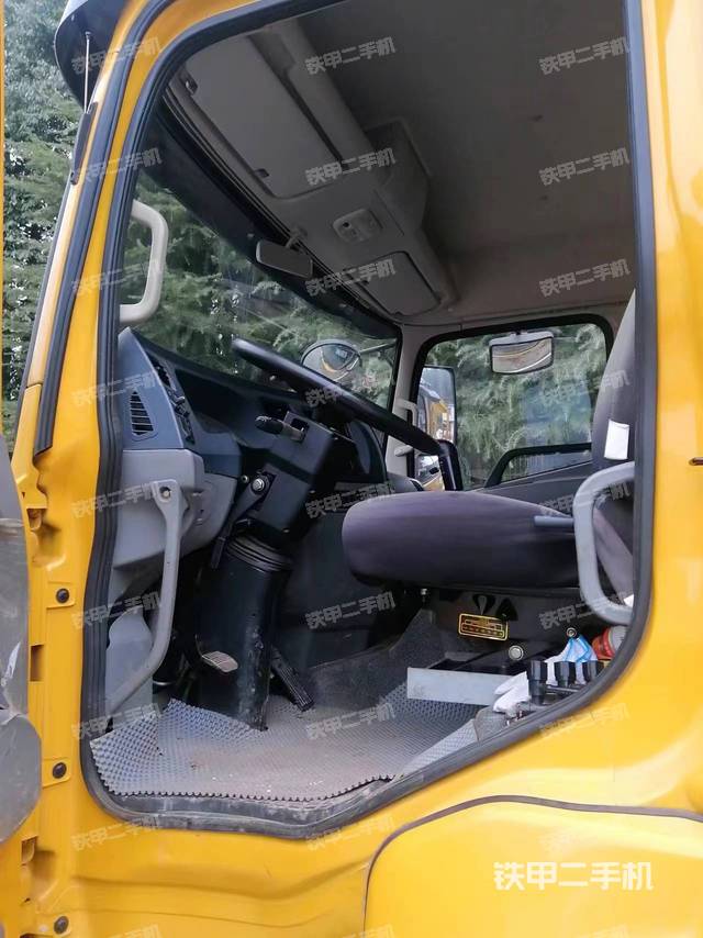 整机左侧（设备外观及核心部件）