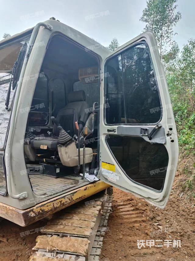 驾驶室顶部（整机外观）