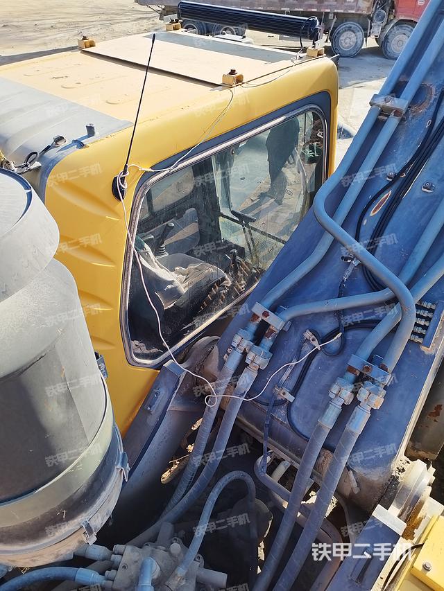 驾驶室顶部（整机外观）