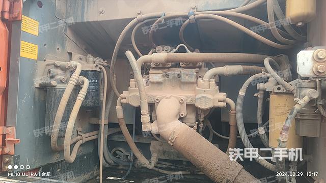 液压泵舱室正面整体（整机外观）