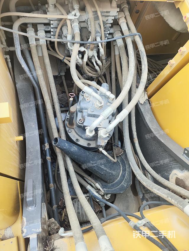 回转马达和主控阀（整机外观）