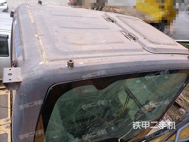 驾驶室顶部（整机外观）