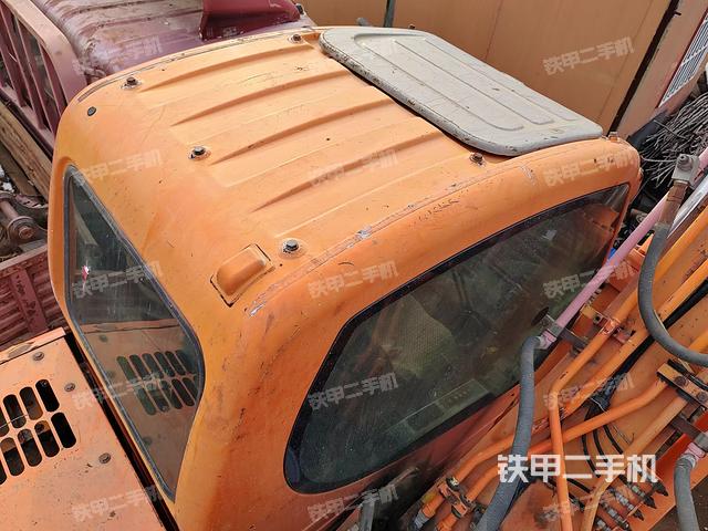 驾驶室顶部（整机外观）