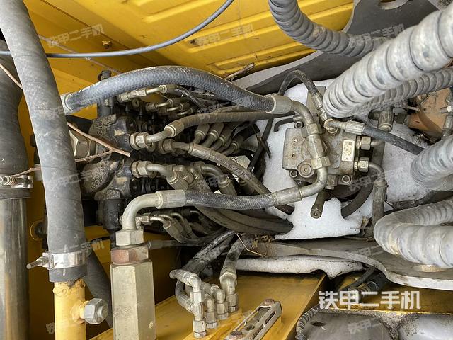 回转马达和主控阀（整机外观）