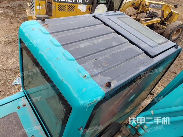 驾驶室顶部（整机外观）