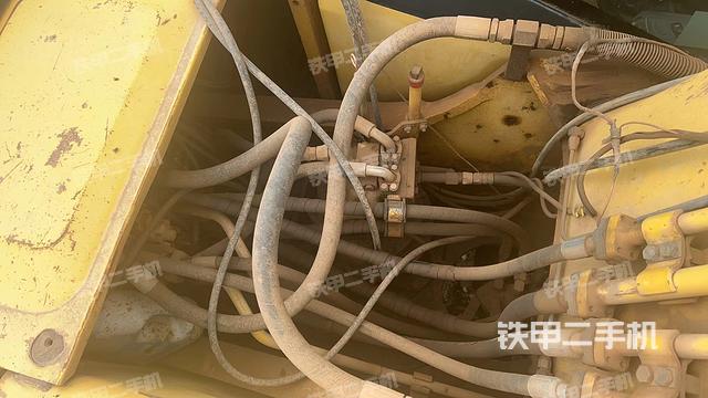 回转马达和主控阀（整机外观）