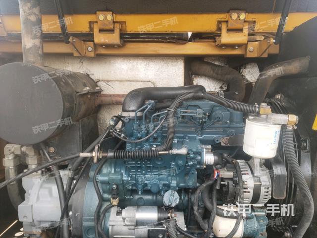 发动机室（上车部件）