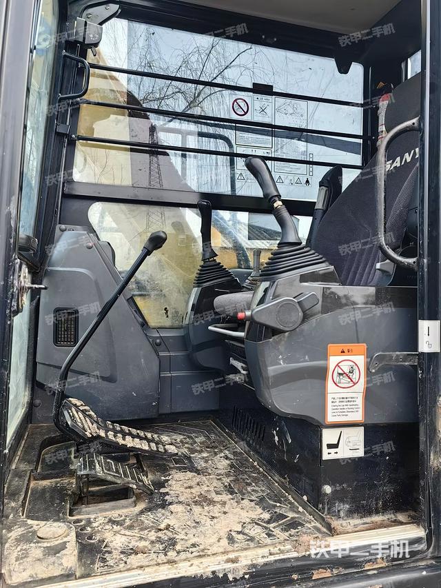 驾驶室整体（整机外观）