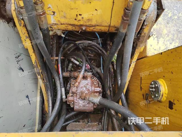 回转马达和主控阀（整机外观）