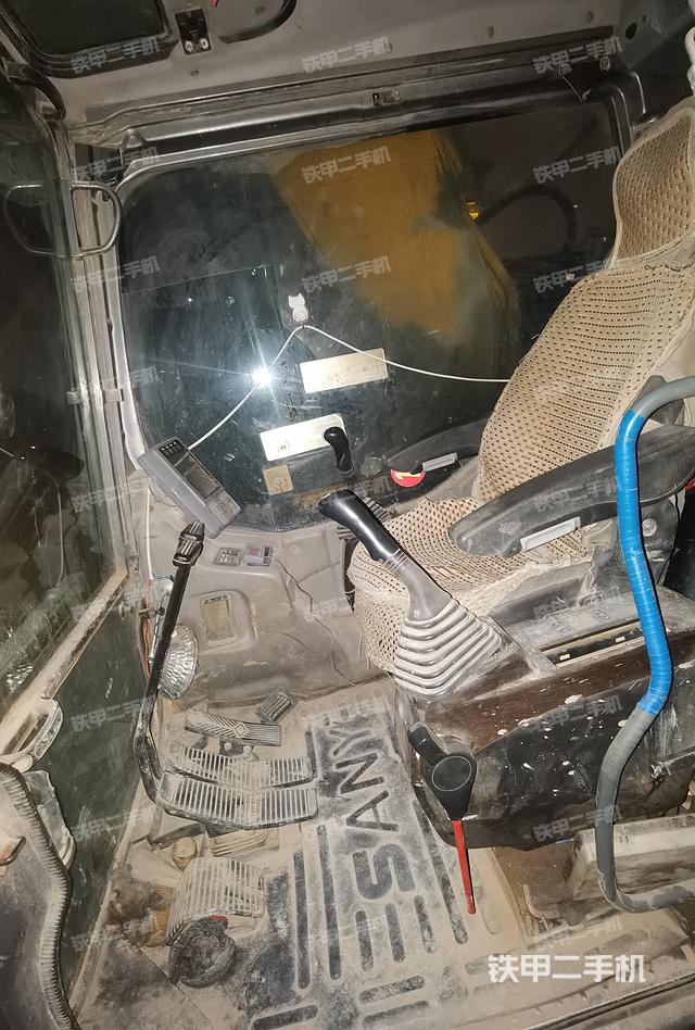 驾驶室整体（整机外观）