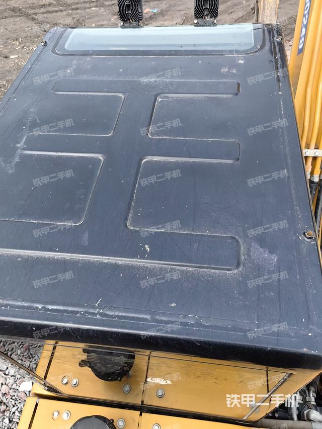 驾驶室顶部（整机外观）