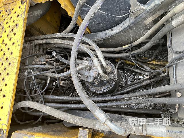 回转马达和主控阀（整机外观）