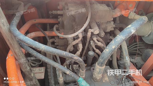 回转马达和主控阀（整机外观）