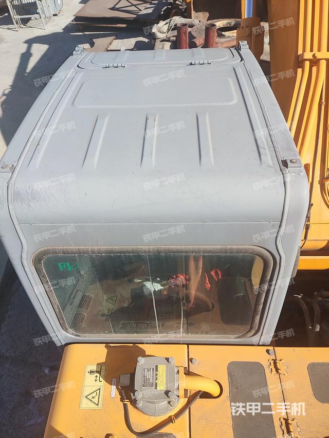 驾驶室顶部（整机外观）